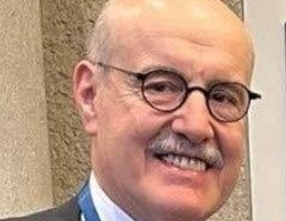 Υψιστη διάκριση για τον καθηγητή Γρηγόριο Αντωνιάδη,  τέως Διευθυντή του τμήματος «Χειρουργική  περιφερικών νεύρων» του Πανεπιστημίου του Ulm