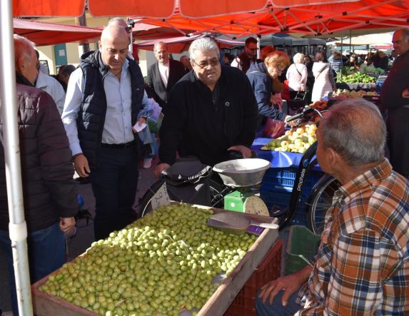 Επίσκεψη του Βουλευτή Βασίλη Κοτίδη στην λαϊκή της Αλεξάνδρειας Ημαθίας