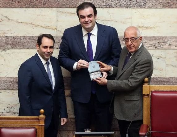 Κατατέθηκε χθες στη Βουλή  ο Κρατικός Προϋπολογισμός του 2026 -Αναμένεται να τεθεί σε ψηφοφορία στην Ολομέλεια της Βουλής στις 17 Δεκεμβρίου