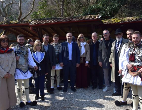 Με λαμπρότητα εορτάστηκε η Κυριακή της Ορθοδοξίας στη Νάουσα 