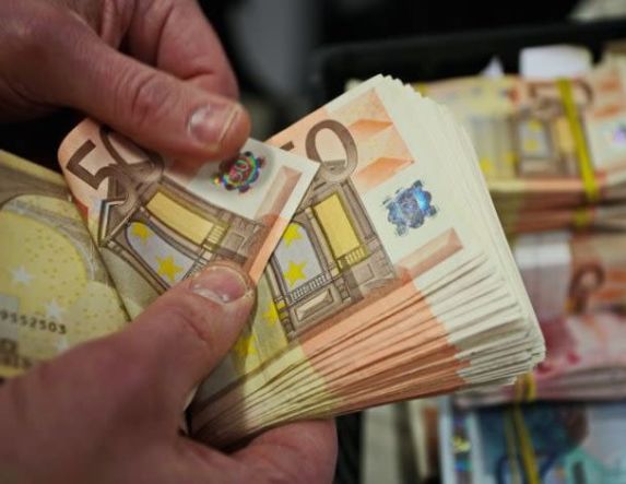 Από τον Ιανουάριο 2026  Τις πρώτες αυξήσεις μισθών με βάση τη φορολογική μεταρρύθμιση θα δουν περίπου 2 εκατομμύρια μισθωτοί του ιδιωτικού τομέα  -Ποιοι εργαζόμενοι ωφελούνται