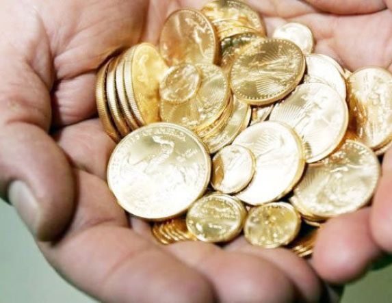 «Καλπάζει» η τιμή της χρυσής λίρας – Έσπασε το ιστορικό ρεκόρ των 600 ευρώ