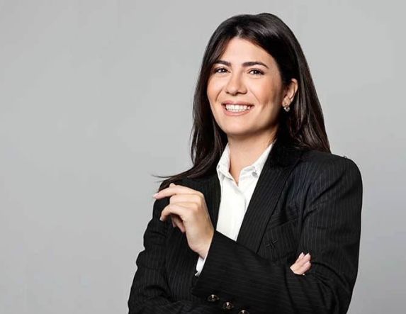 Ανάμεσα σε κρίσεις και γιρλάντες