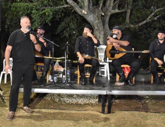 Ο Αντώνης Μαρτσάκης εντυπωσίασε στο Αρκουδοχώρι Νάουσας     Μια αυθεντική κρητική βραδιά που άνοιξε το φετινό πολιτιστικό καλοκαίρι