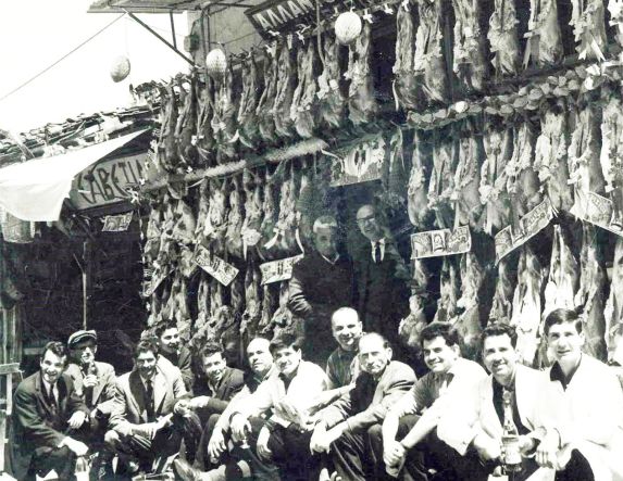 ΜεΜιαΜατια Πάσχα, δεκαετία του ‘60. Κρεοπωλείο Κων/νου Πίκου, Αχιλλέα Μπίκα και Ξυλοφόρου