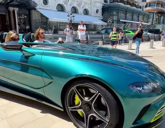 «Έξυπνη» κάμερα έπιασε τον Τσιτσιπά να τρέχει με 210 χλμ. στην Αττική Οδό και βεβαιώθηκε ψηφιακή κλήση