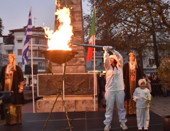 Με λαμπρότητα πραγματοποιήθηκε η έλευση της Ολυμπιακής Φλόγας στη Νάουσα