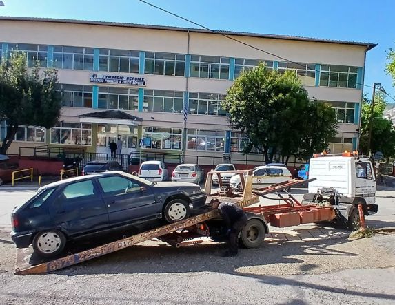 Απομακρύνει  εγκαταλελειμμένα οχήματα η Δημοτική Αστυνομία Βέροιας