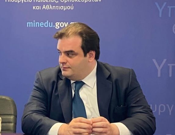 Πιερρακάκης για ΕΛΤΑ: Δεν  προβλέπεται κλείσιμο, αλλά  μετασχηματισμός καταστημάτων