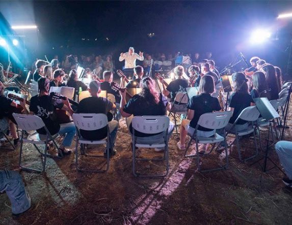 Θερμό χειροκρότημα  για τους Artguitaristas  του Δημοτικού Ωδείου Βέροιας,  στο «Μusifanto 2025»  της Σίφνου 