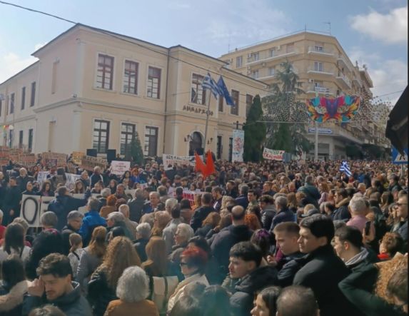 Συγκλονιστική η συγκέντρωση στη Βέροια για τα Τέμπη…αλλά κάποιοι εκτός τόπου και χρόνου!