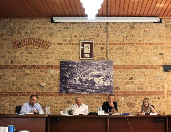 ΟΜΟΦΩΝΙΑ ΣΤΟ ΔΗΜΟΤΙΚΟ ΣΥΜΒΟΥΛΙΟ ΒΕΡΟΙΑΣ Το όνομα του Θάνου Μικρούτσικου θα δοθεί στον Χώρο Τεχνών, για την καθοριστική συμβολή του στην ανέγερση και λειτουργία του κτιρίου