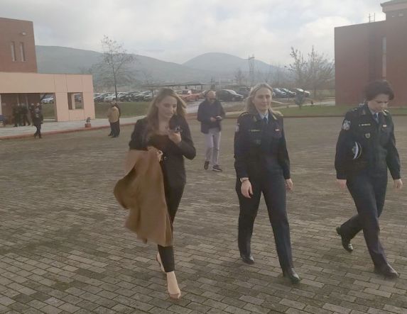 Τη Σχολή Μετεκπαίδευσης και Επιμόρφωσης Ελληνικής Αστυνομίας, στη Βέροια, επισκέφθηκε  η  Συντονίστρια του Γραφείου Πρωθυπουργού, Έλενα Σώκου