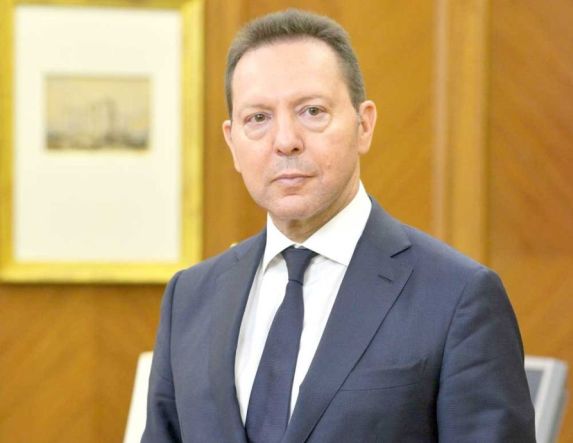 ΕΚΘΕΣΗ ΤΟΥ ΔΙΟΙΚΗΤΗ ΓΙΑ ΤΟ ΕΤΟΣ 2025 AΠΟ ΤΗΝ ΚΡΙΣΗ ΣΤΗΝ ΑΝΘΕΚΤΙΚΟΤΗΤΑ: Η ΕΛΛΗΝΙΚΗ ΟΙΚΟΝΟΜΙΑ ΣΕ ΣΥΝΘΗΚΕΣ  ΑΥΞΗΜΕΝΗΣ ΔΙΕΘΝΟΥΣ ΑΒΕΒΑΙΟΤΗΤΑΣ ΚΑΙ ΑΛΛΕΠΑΛΛΗΛΩΝ ΔΙΑΤΑΡΑΧΩΝ  Ομιλία του Διοικητή της Τράπεζας της Ελλάδος Γιάννη Στουρνάρα στη Γενική Συνέλευση των Με