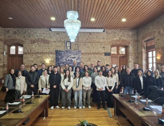 Ολοκληρώθηκε με επιτυχία το 7ο Δημοτικό Συμβούλιο Εφήβων (φωτος)