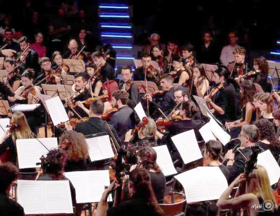 ΚΥΡΙΑΚΗ 14 ΔΕΚΕΜΒΡΙΟΥ ΣΤΟΝ ΧΩΡΟ ΤΕΧΝΩΝ:  Η Αθηναϊκή Συμφωνική Ορχήστρα Νέων, κλείνει το ΔΦΚΒ με διάσημα κοντσέρτα για κιθάρα από τους φιναλίστ του Διαγωνισμού