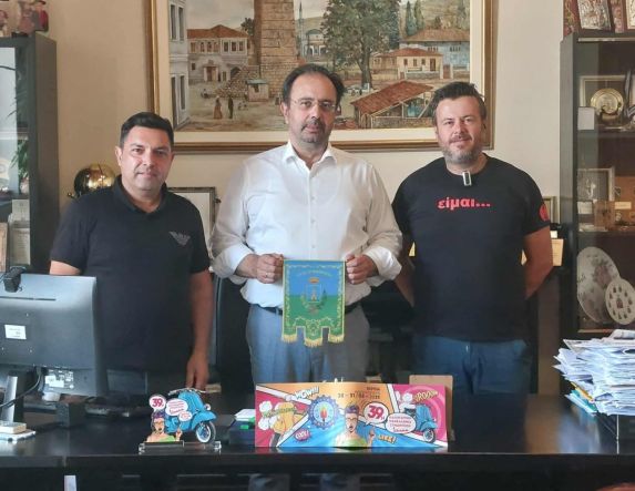 Το Vespa Club Veria  στον Δήμαρχο Βέροιας