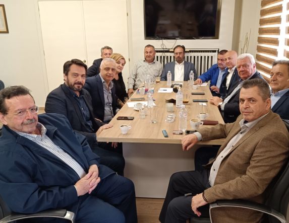 Οι δυνατότητες αντιμετώπισης του φαινομένου παραμόρφωσης των πυρηνοκάρπων  και κυρίως των ροδακίνων, εξετάστηκαν χθες  σε ευρεία σύσκεψη στην ΠΕ Ημαθίας