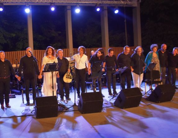 Νάουσα: «Από τον Μίκη Θεοδωράκη στον Απόστολο Καλδάρα», μια συναυλία γεμάτη συγκίνηση και Ελλάδα