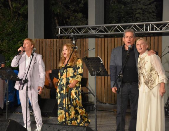 «Τα Θερινά Σινεμά»: Μια νοσταλγική μουσική παράσταση που συγκίνησε το κοινό