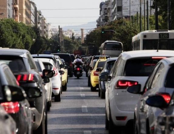 «Ραβασάκια» από την ΑΑΔΕ για χιλιάδες «ξεχασιάρηδες» οδηγούς