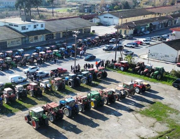 Με δυναμικές αγροτικές κινητοποιήσεις, με τρακτέρ και κλείσιμο δρόμων, μπήκε ο Δεκέμβριος – Κινητοποιήσεις και στην Ημαθία  -Οι αγρότες δηλώνουν αποφασισμένοι να «κατασκηνώσουν»  στους δρόμους μέχρι να δικαιωθεί ο αγώνας τους