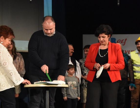 Άνοιξε το Τριώδιο της Αποκριάς στη Νάουσα   -Με σάτιρα, ζουρνάδες και πατινάδα, παρά την κακοκαιρία, παρουσία πλήθους κόσμου