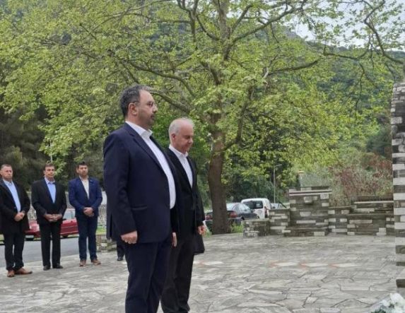 23 χρόνια από την  τραγωδία των Τεμπών-  Στο Μνημόσυνο των 21 μαθητών από το Μακροχώρι, ο Δήμαρχος Βέροιας