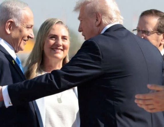 Απελευθερώθηκαν από τη Χαμάς οι πρώτοι όμηροι και  ακολουθεί απελευθέρωση Παλαιστινίων κρατουμένων -Τραμπ: «Ο πόλεμος τελείωσε, έρχεται μία νέα Μέση Ανατολή» -Νετανιάχου: «Ιστορικό γεγονός, που πολλοί δεν πίστευαν πως θα συνέβαινε»