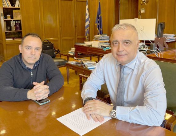 Λάζαρος Τσαβδαρίδης:  «Σημαντική ενίσχυση του ΕΚΑΒ Ημαθίας με 10 νέες θέσεις  μόνιμου προσωπικού» – Καρποφόρησε η σχετική συνεργασία με τον Πρόεδρο Εργαζομένων ΕΚΑΒ Ημαθίας για την αναβάθμιση των υπηρεσιών υγείας