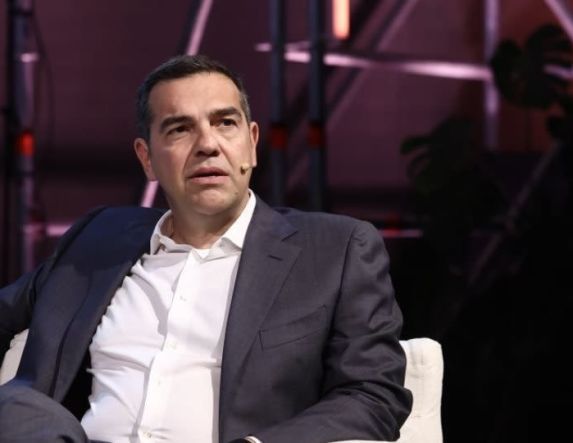 Ετοιμάζεται με φόρα ο Τσίπρας για βιβλιοπαρουσίαση και περιοδείες