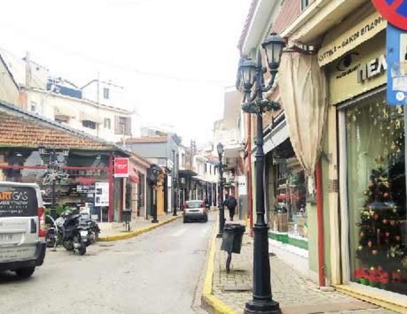 Αστόλιστη και αφώτιστη η Αγορά,  πέριξ της «Πεταλούδας»
