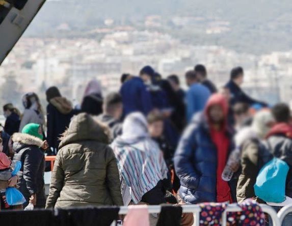 Σχέδιο καταγραφής των παράτυπων μεταναστών, για να καλυφθούν νόμιμα οι ελλείψεις εργατών στη γεωργία, τις κατασκευές και τον τουρισμό