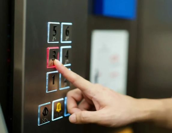 Μαζί με το Φθινόπωρο έρχεται και η ώρα των ασανσέρ, για όλες τις πολυκατοικίες