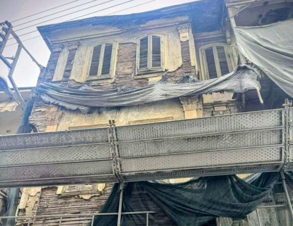 Κατεδαφίστηκε χθες λόγω επικινδυνότητας, το «αιωνόβιο» διατηρητέο της οικογένειας Θεμελή, στην Κεντρικής