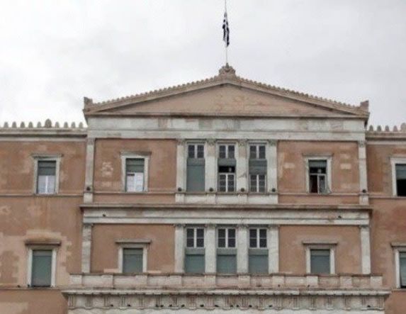 «Κόφτης» σε όσους υπερβαίνουν τον χρόνο τους στη Βουλή