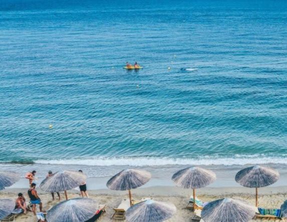 Η Χαλκιδική «πρωταθλήτρια» και φέτος σε αυθαιρεσίες στις παραλίες