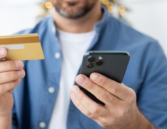 Διευκρίνιση της ΑΑΔΕ για το «χαρτζιλίκι» των γονιών στα παιδιά τους