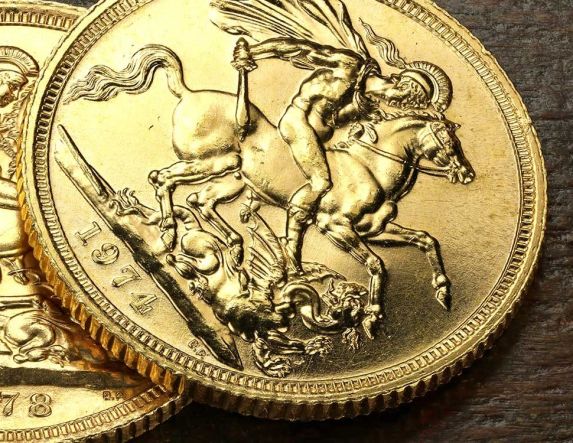 Απογειώνεται η τιμή της χρυσής λίρας