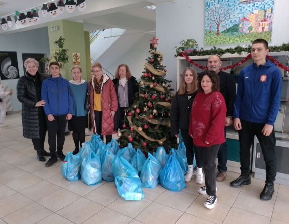 Χριστουγεννιάτικη προσφορά αγάπης από το 6ο Γυμνάσιο Βέροιας