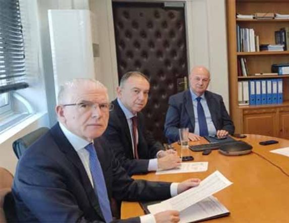 Ευρεία σύσκεψη στο ΥΠΑΑΤ για την αντιμετώπιση του παγετού σε περιοχές της χώρας και στην Ημαθία