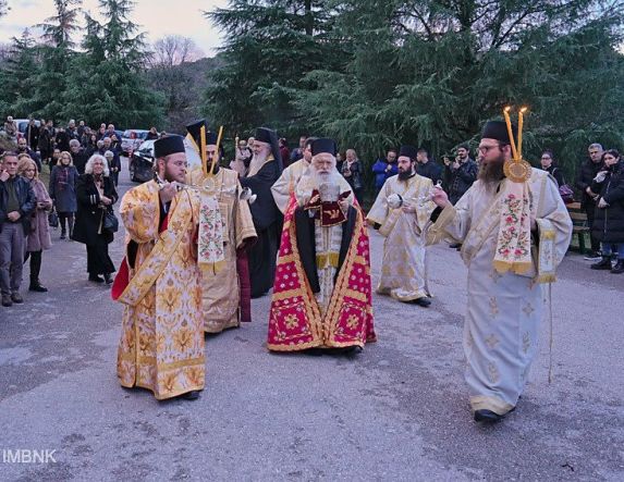 Η Παναγία Δοβρά υποδέχθηκε την Τιμία Κάρα της Αγίας Υπομονής