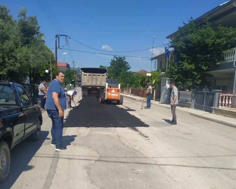 Εργασίες αποκατάστασης του οδοστρώματος στην Επισκοπή 