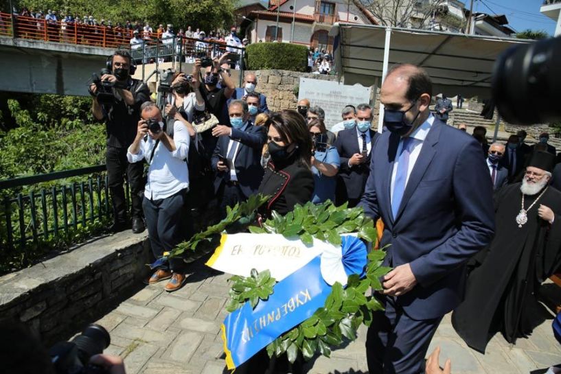 Με λαμπρότητα πραγματοποιήθηκαν οι εκδηλώσεις για την 199η Επέτειο του Ολοκαυτώματος της Νάουσας (Εικόνες)