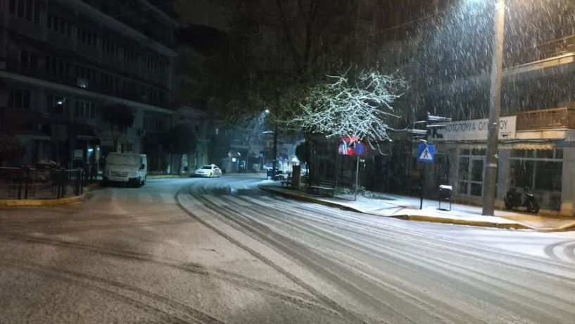 Το πρώτο χιόνι έπεσε χθες, Πρωταπριλιά, ακόμα και μέσα στη Βέροια -Σε ετοιμότητα οι μηχανισμοί του Δήμου και της Π.Ε. Ημαθίας