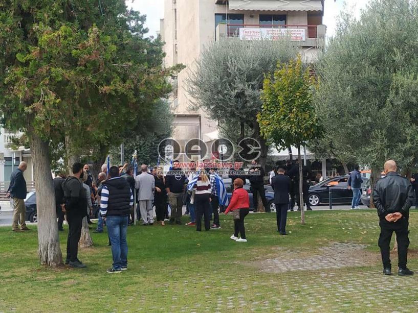 Βέροια: Η αστυνομία εμπόδισε πολίτες να ανοίξουν μεγάλη ελληνική σημαία την 28η Οκτωβρίου (Εικόνες - Βίντεο)