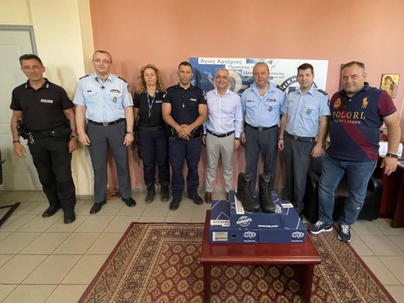 Δωρεά αρβυλών προς το προσωπικό της Αστυνομικής Διεύθυνσης Ημαθίας από γνωστούς επαγγελματίες της Βέροιας με μεσολάβηση του Λάζαρου Τσαβδαρίδη