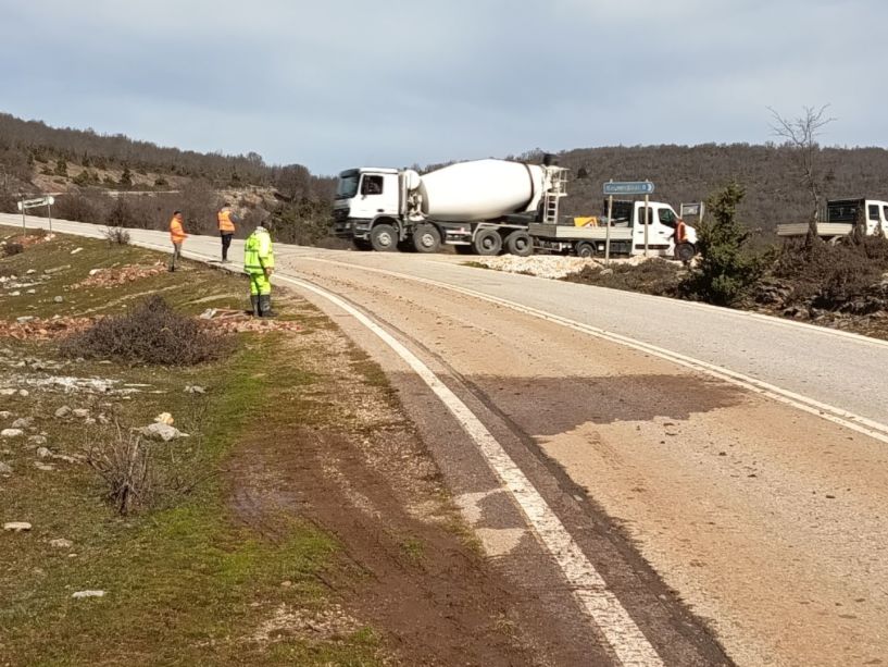 Ηλιακά φωτιστικά στον οδικό άξονα Βέροια -Σέλι