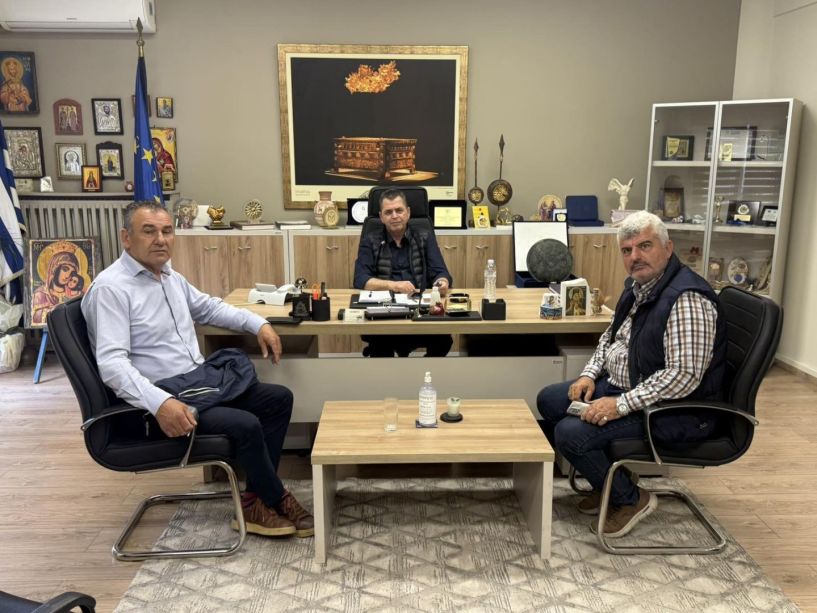 Συνάντηση του Αγροτικού Συλλόγου Γεωργών Βέροιας με τον  αντιπεριφερειάρχη και δήμαρχο Βέροιας για τα παραμορφωμένα ροδάκινα  