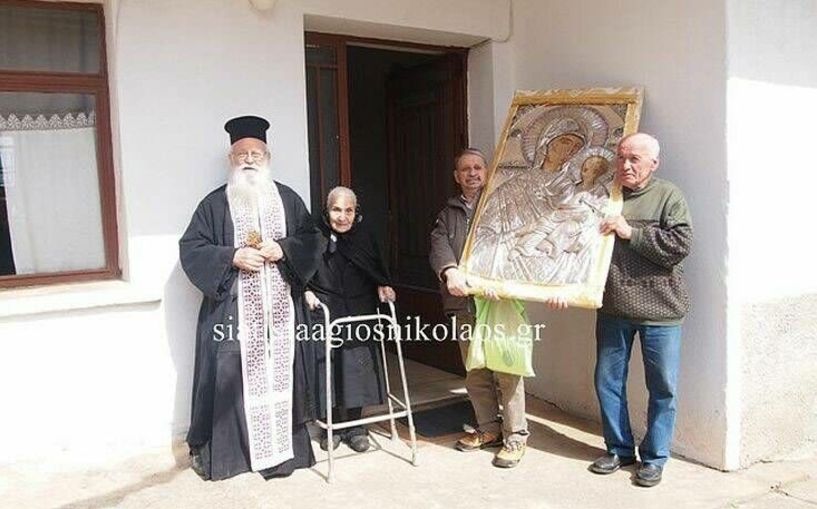 Σιάτιστα: Περιφορά της εικόνας της Παναγιάς για την προστασία των πιστών από τον κορονοϊό!